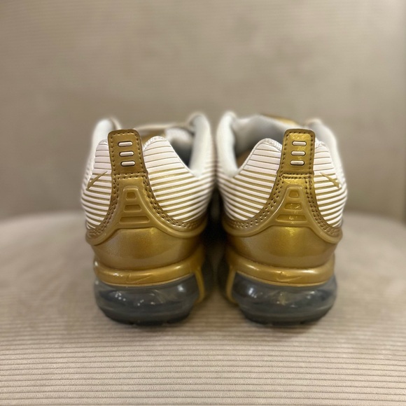 Nike Women’s Nike Air VaporMax 360 'White Metallic Gold' size 10 - Picture 9 of 12